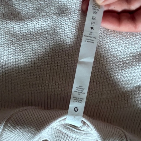 2022-Lululemon Merino Wool-Blend
Ribbed Crewneck Sweater
White Opal size 4 - Picture 8 of 10